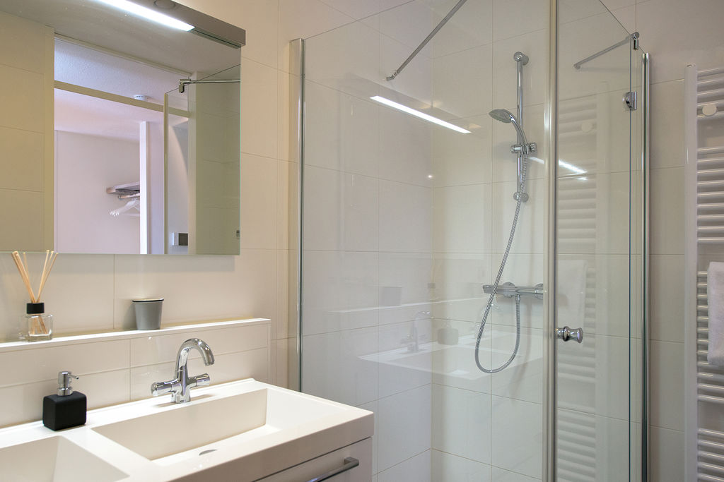 Villapparte-Belvilla-Appartement Scheveningen 22-luxe appartement voor 2 personen in Scheveningen-luxe badkamer