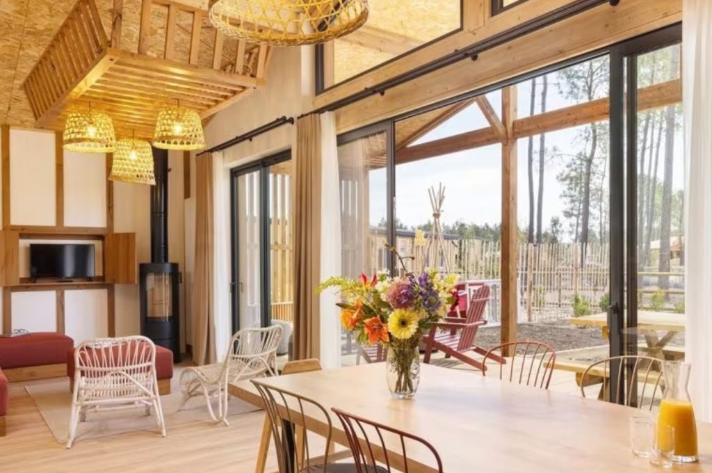 Villapparte-Center-Parcs-Boerderij-Cottage-Les-Landes-de-Gascogne-luxe-vakantiehuis-voor-6-personen-Lot-et-Garonne-Frankrijk-knusse-woonkamer