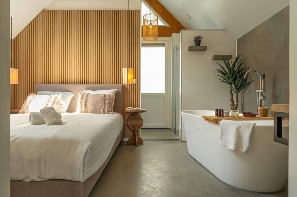 Villapparte-De IJsvogel-Wellness Lodge met sauna-luxe vakantiehuis op vakantiepark-voor 2 personen-Voorthuizen-Gelderland-luxe slaapkamer