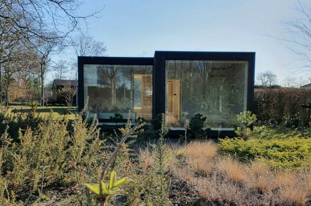 Villapparte-De-Klepperstee-Ark-Shelter-Romantisch-vakantiehuis-voor-4-tot-6-personen-Uniek-op-Vakantiepark-Ouddorp