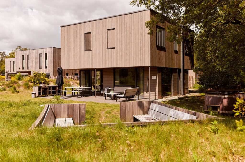 Villapparte-Dutchen-Villa Zeegser Duinen-Zeegser Duinen 47XL Hottub en Sunshower-luxe villa met hottub voor 8 personen-Drenthe
