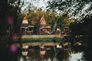 Het Wylde Pad Kleinschalig en hip vakantiepark luxe en comfort in een hippe jas Friesland