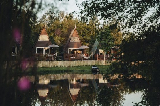 Het Wylde Pad Kleinschalig en hip vakantiepark luxe en comfort in een hippe jas Friesland 555x369 1
