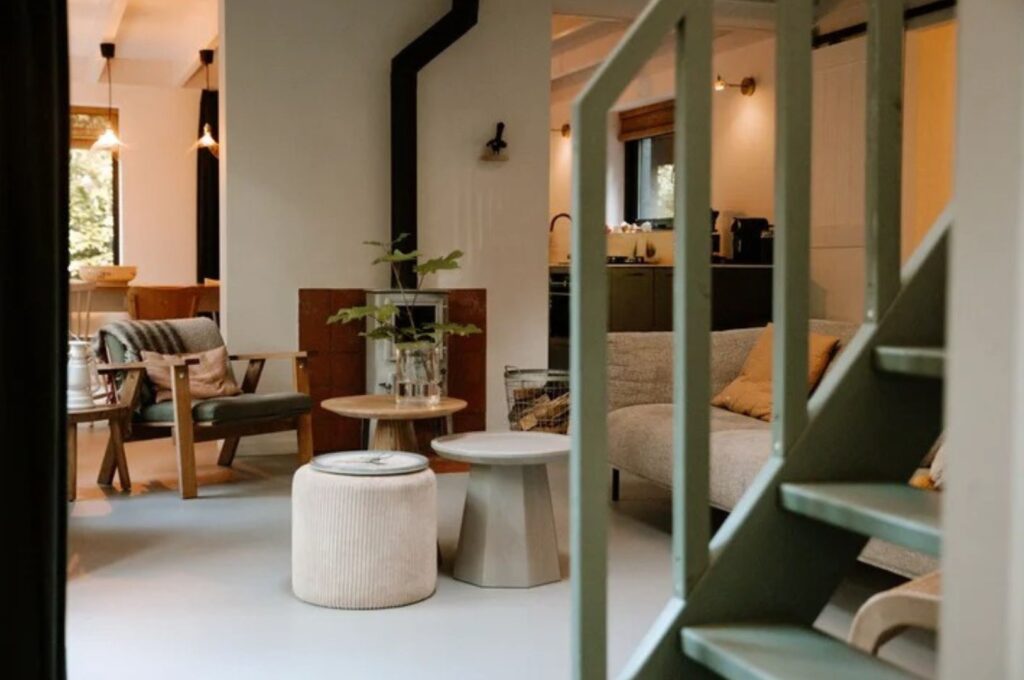 Villapparte-Natuurhuisje 54933 nieuw-Natuurhuisje Appelscha-luxe vakantiehuis voor 8 personen-Nationaal park Drents-Friese Wold-Friesland-zithoek om de houtkachel