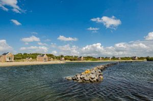 Villapparte-Roompot-Eco-Lodge-Grevelingenstrand-luxe-vakantiehuis-voor-4-personen-dichtbij-zee-zuid-holland-met-je-voeten-in-het-water