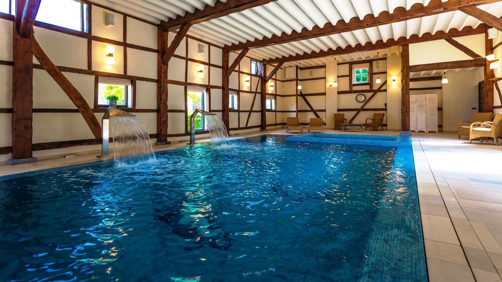 Villapparte-Special Villa's-Carrehoeve A-Gen-Beuke-luxe vakantiehuis voor 20 personen-binnen zwembad-groepsaccommodatie-Zuid Limburg-zwembad