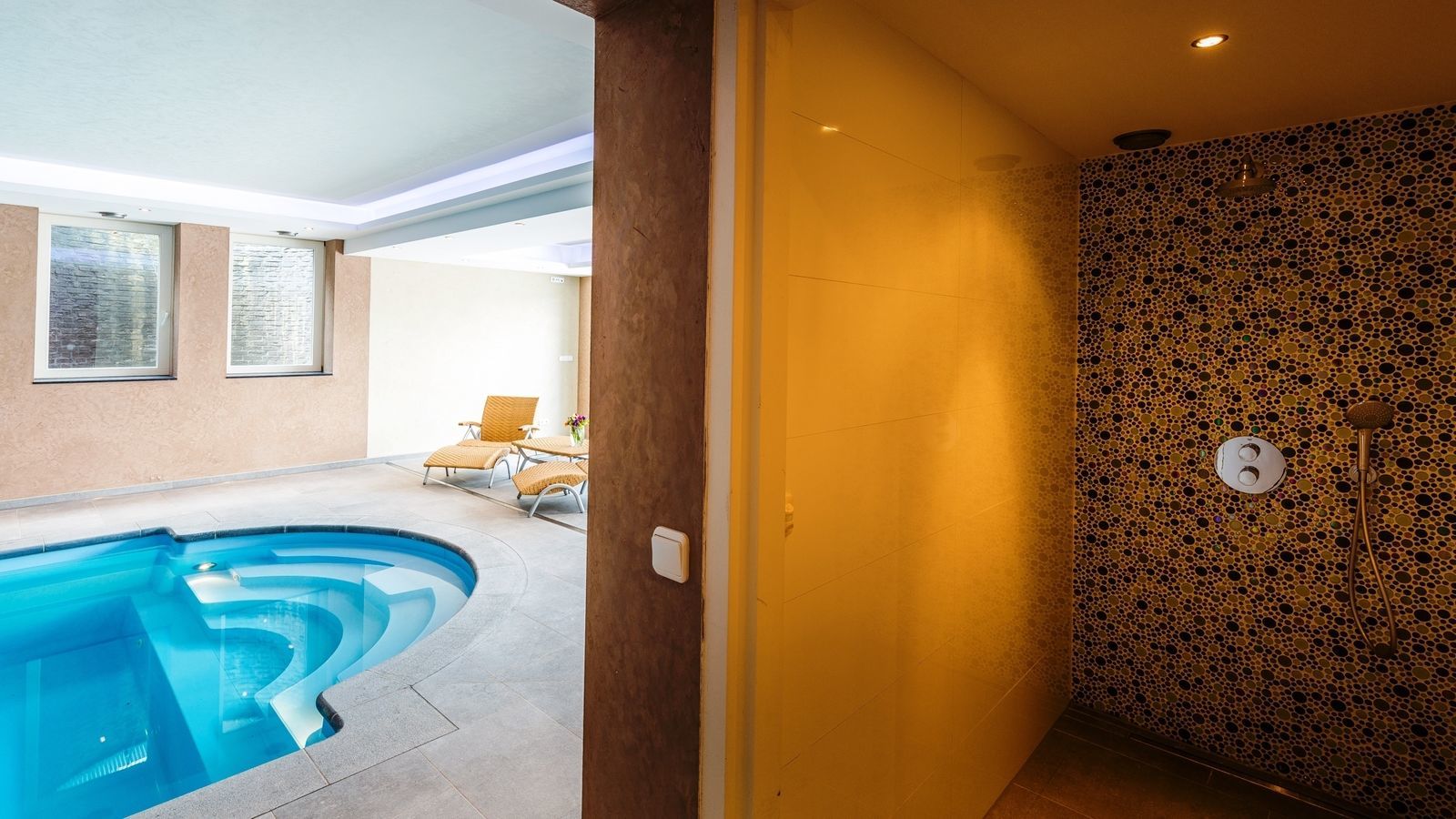 Villapparte-Special Villa's-luxe vakantiehuis voor 21 personen-binnen zwembad-sauna-groepsaccommodatie-Zuid Limburg-luxe douche