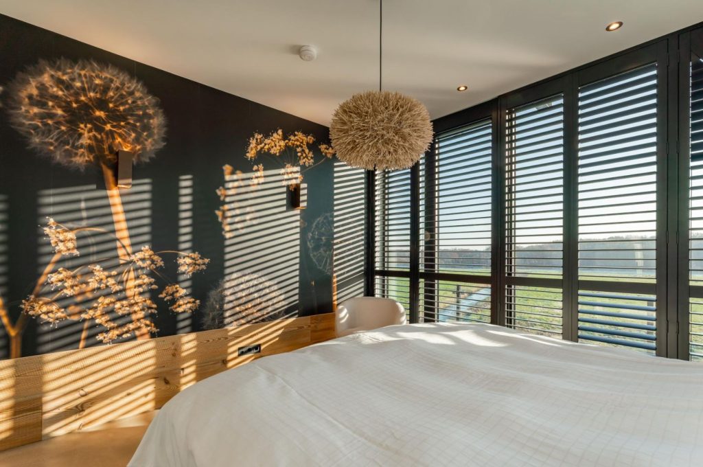 Villapparte-Villa-for-You-Villa-de-Bonte-Specht-Luxe-vakantiehuis-voor-6-personen-Callantsoog-Noord-Holland-Dichtbij-zee-sfeervolle-slaapkamer