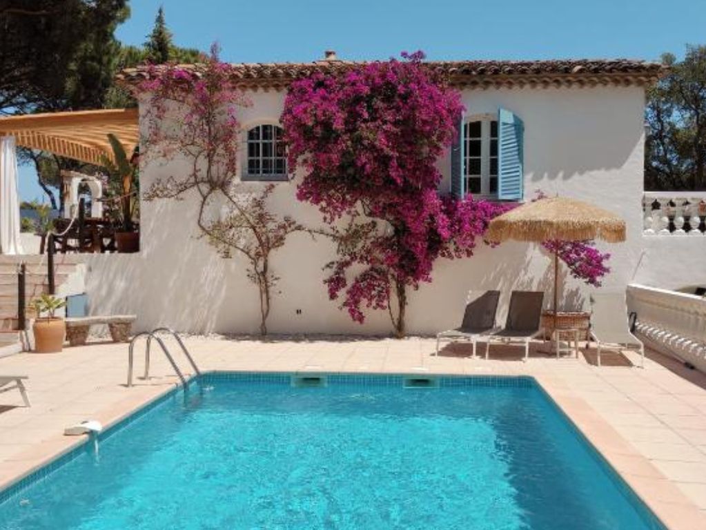 Villapparte-Domaine L'Oiseau Bleu-luxe vakantiehuis voor 6-12 personen-Cote d'Azur-Sainte Maxime-zwembad met ligbedden