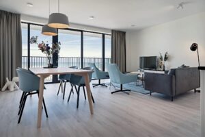 Villapparte-Dormio Resorts-Dunes Panorama-Dormio Breskens Apartments & Penthouses-Luxe vakantieappartement voor 4 personen-uitzicht op zee- Breskens-Zeeland-gezellige woonkamer