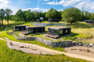 Villapparte-Roompot Hillview Resort Grandvoir-Lodge Forest 6-luxe vakantiehuis voor 6 personen-met infraroodsauna-Belgische Ardennen-Neufchâteau-België-kleinschalig park