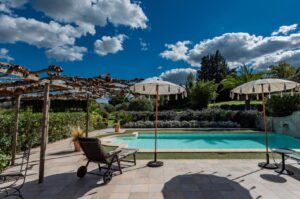 Villapparte-VillaforYou-Villa Mas de la Peirouard-Luxe vakantiehuis voor 8 personen-met zwembad-Lorgues-Provence-Zuid-Frankrijk-uitzicht op groen