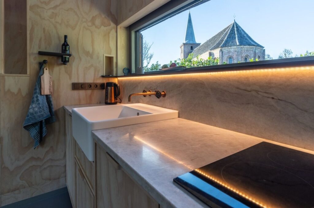 Villapparte-Natuurhuisje-Natuurhuisje Hoorn Terschelling-Luxe vakantiehuis voor 5 personen-Waddeneilanden-Nederland-luxe keuken met uitzicht