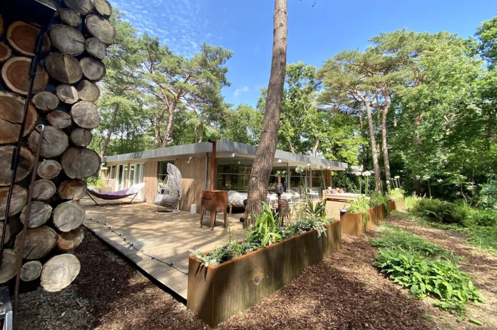 Villapparte-Vipio-Romantische Hide Out in het bos-luxe vakantiehuis voor 4 personen-Bergen-Noord-Holland-gezellig buitenterras