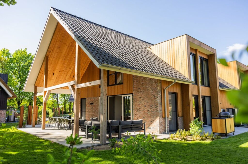 Villapparte-Resort Valley-Veluwe Villa met Binnenzwembad & Wellness-Luxe vakantiehuis voor 12 personen-Wekerom-vakantiepark-Gelderland-met overkapping