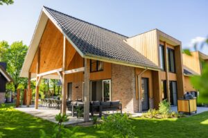 Villapparte-Resort Valley-Veluwe Villa met Binnenzwembad & Wellness-Luxe vakantiehuis voor 12 personen-Wekerom-vakantiepark-Gelderland-met overkapping