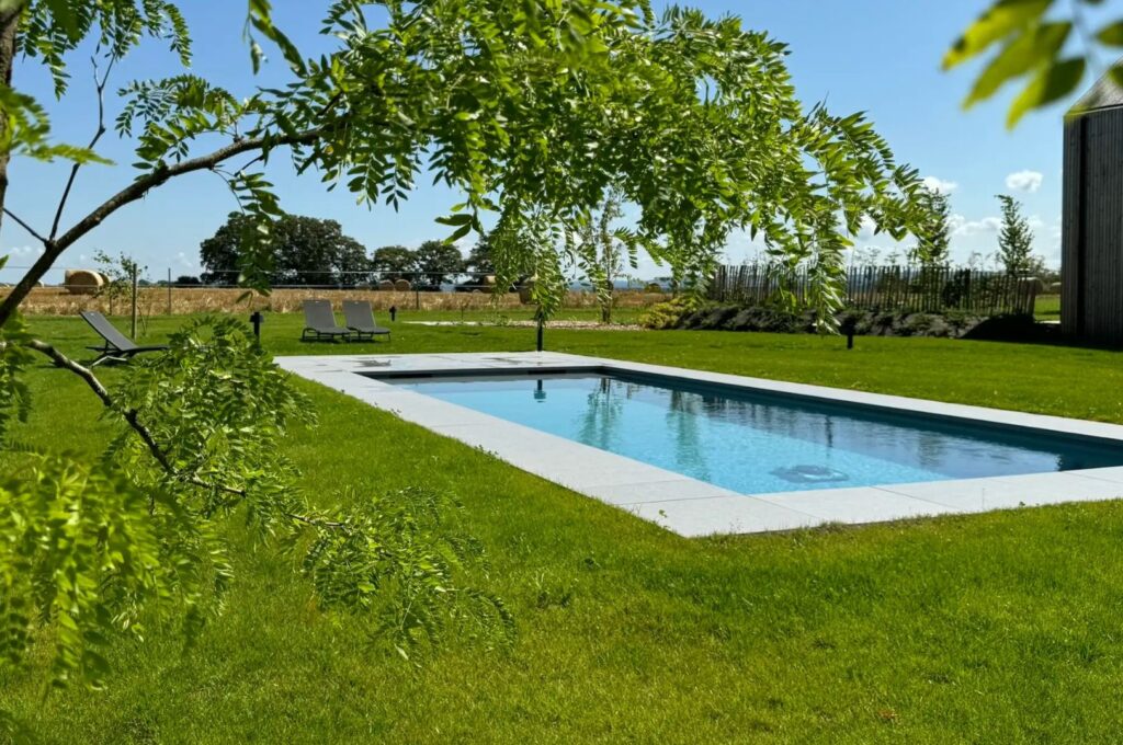 Villapparte-Vipio-Lodge met zwembad en privé hottub-modern vakantiehuis voor 2 personen-Ardennen-België-gedeeld zwembad