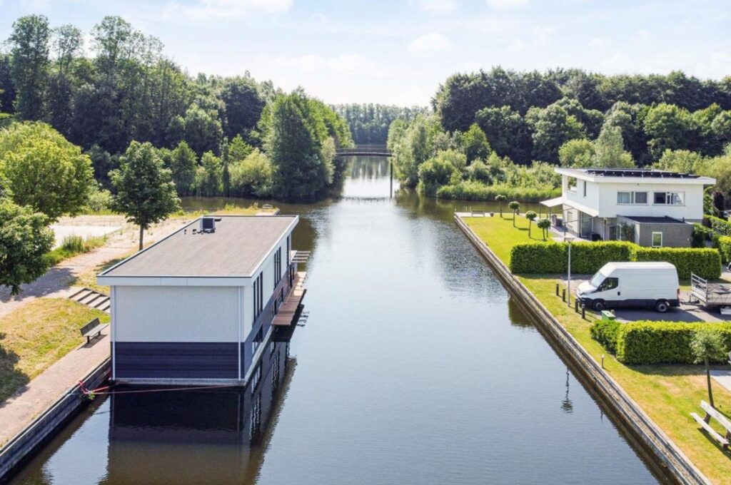Villapparte-Harderwold Villa Resort-Woonark nummer 709-luxe vakantiehuis voor 8 personen-Dichtbij Harderbos-Veluwemeer-vakantiepark-Flevoland-op het water