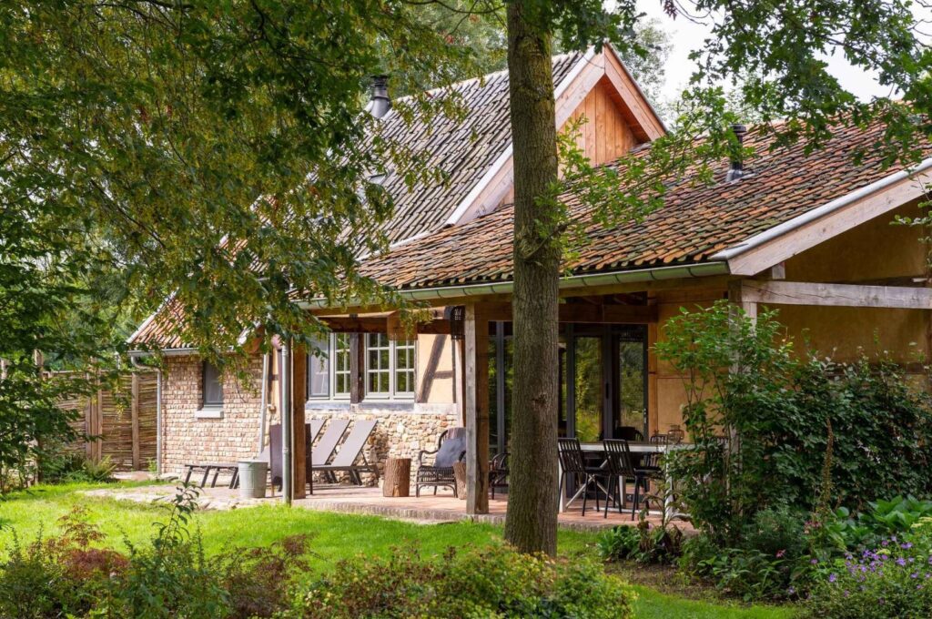 't Bakhuisje van Vrouw Holle met uitzicht over het Geuldal bij Mechelen, Zuid-Limburg