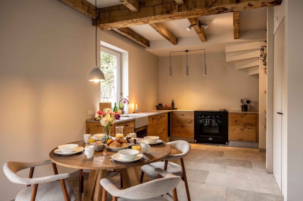 Villapparte-Beaujean-Vacances-Hoeve Klinkenberg - 't Sjtulpke-luxe vakantiehuis voor 4 personen-Meerssen-Zuid-Limburg-gezellige eettafel