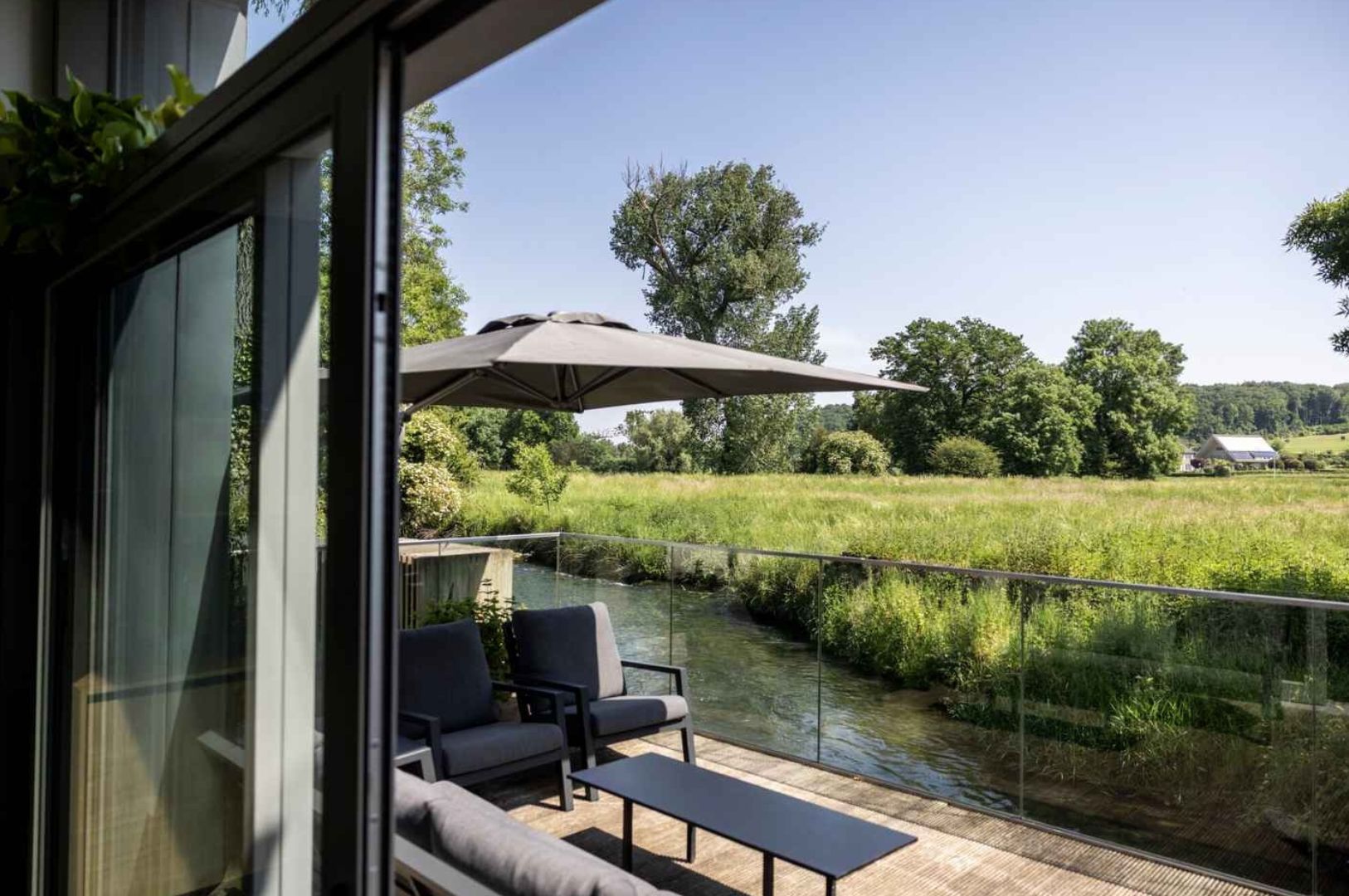 Villapparte-Beaujean Vacances-luxe vakantiehuis voor 8 personen-Belgisch Limburg-Kanne-België-terras met uitzicht